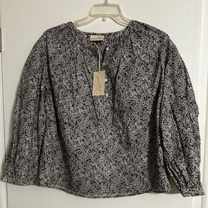 Universal Thread Black and White Comfy everyday Blouse